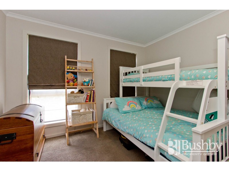 2/8 Sarinda Close, Newnham TAS 7248