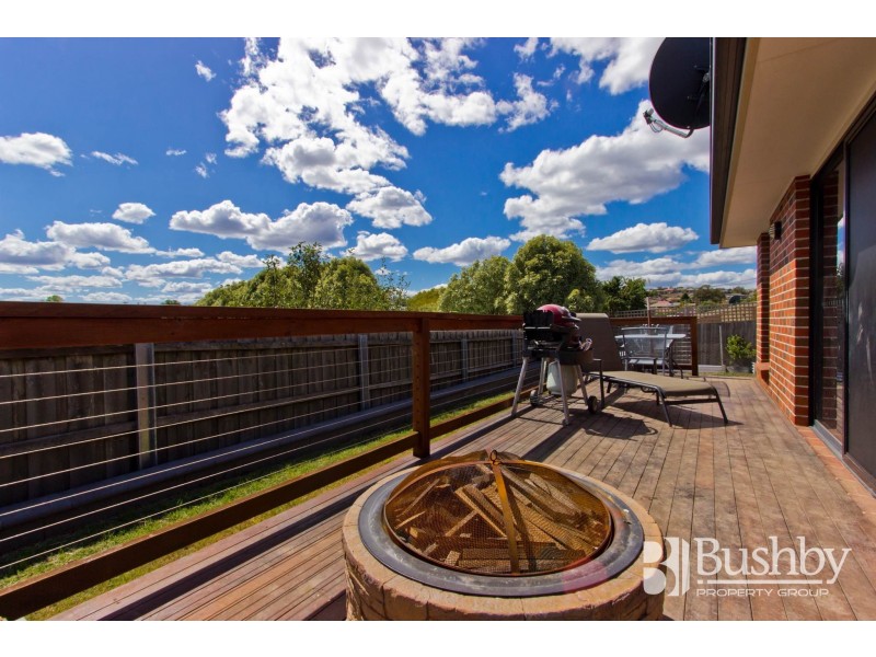 2/8 Sarinda Close, Newnham TAS 7248