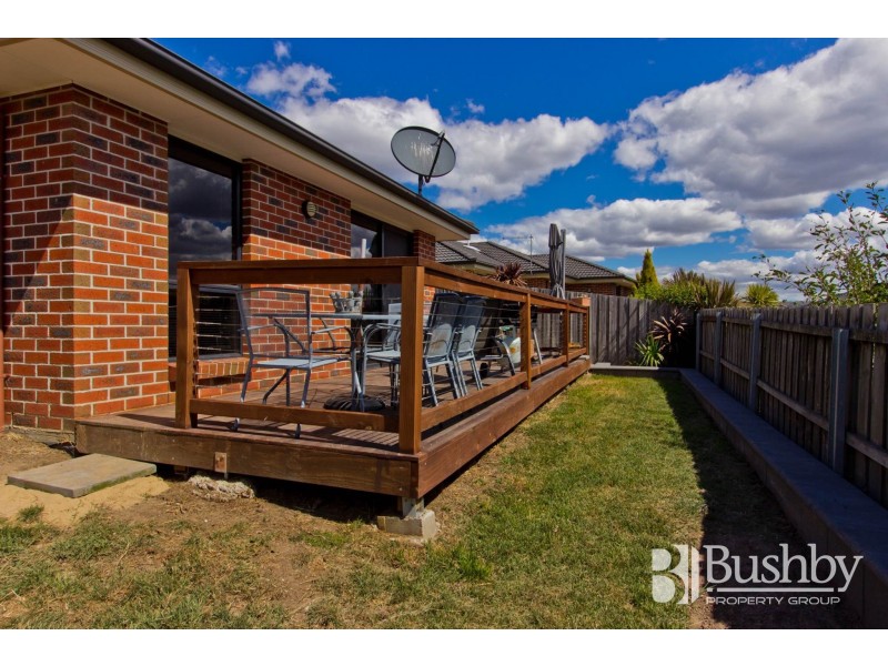 2/8 Sarinda Close, Newnham TAS 7248