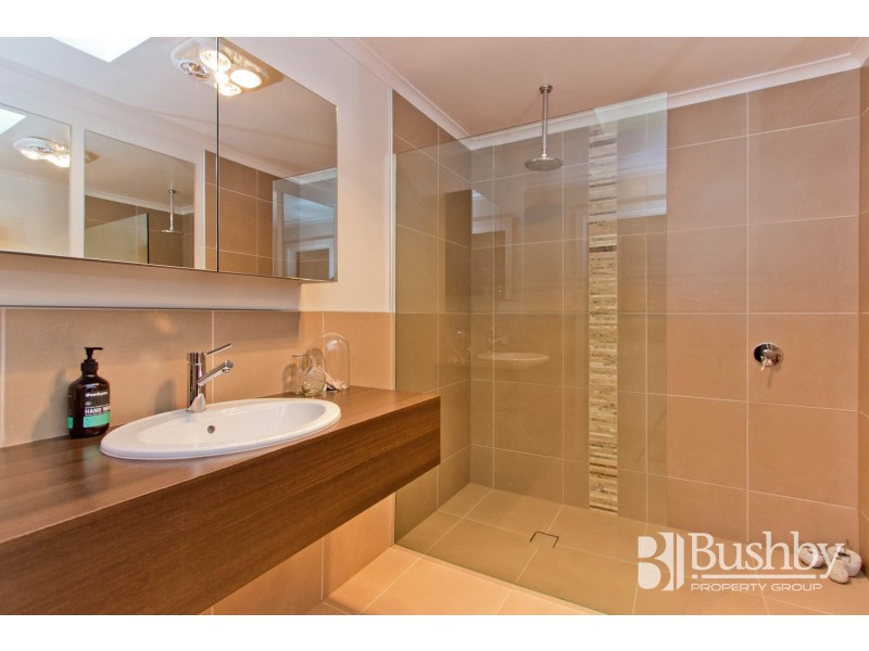 11 Sarinda Close, Newnham TAS 7248