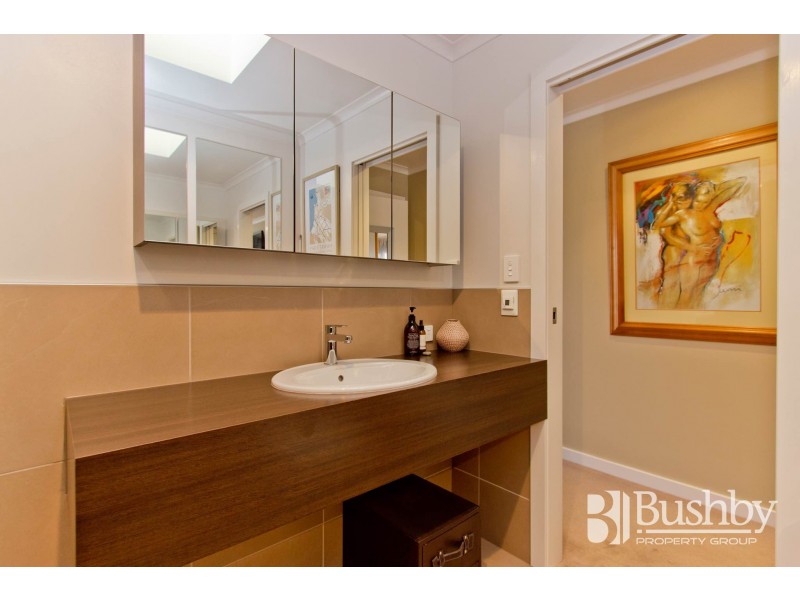 11 Sarinda Close, Newnham TAS 7248