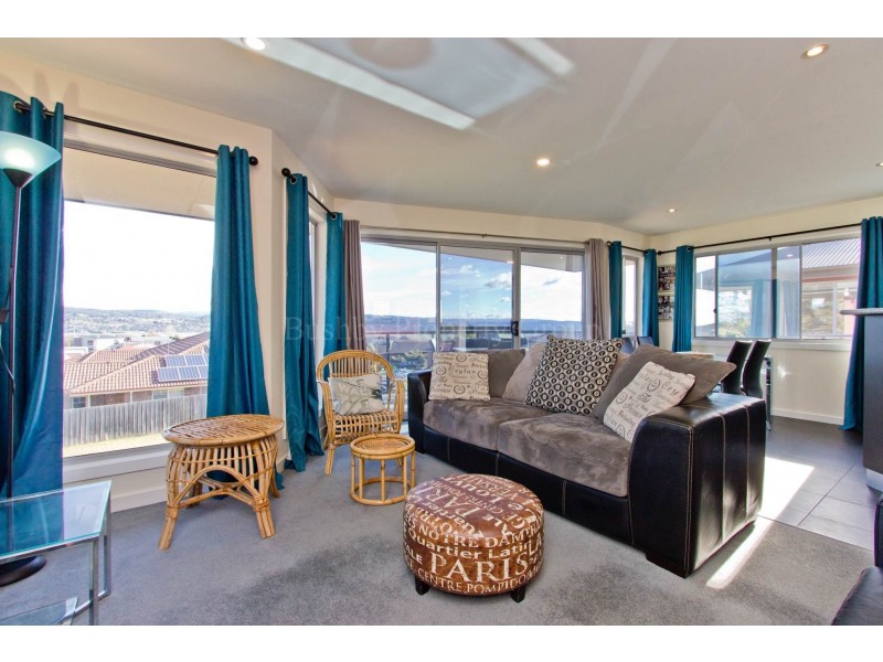 1 & 2/15 Rothesay Close, Newnham TAS 7248