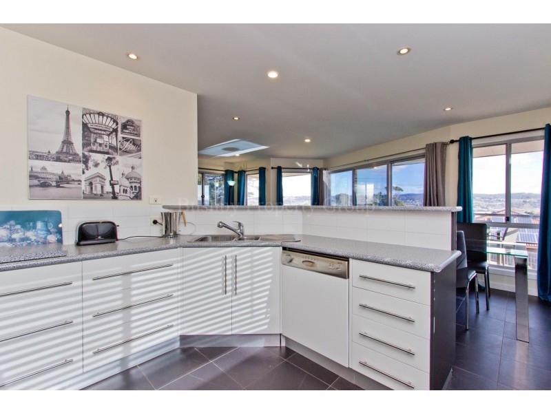 1 & 2/15 Rothesay Close, Newnham TAS 7248