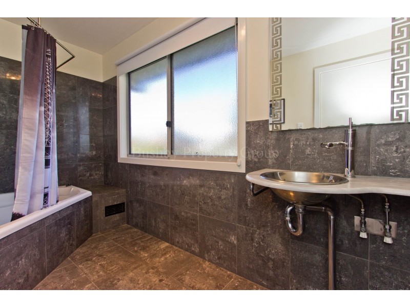 1 & 2/15 Rothesay Close, Newnham TAS 7248