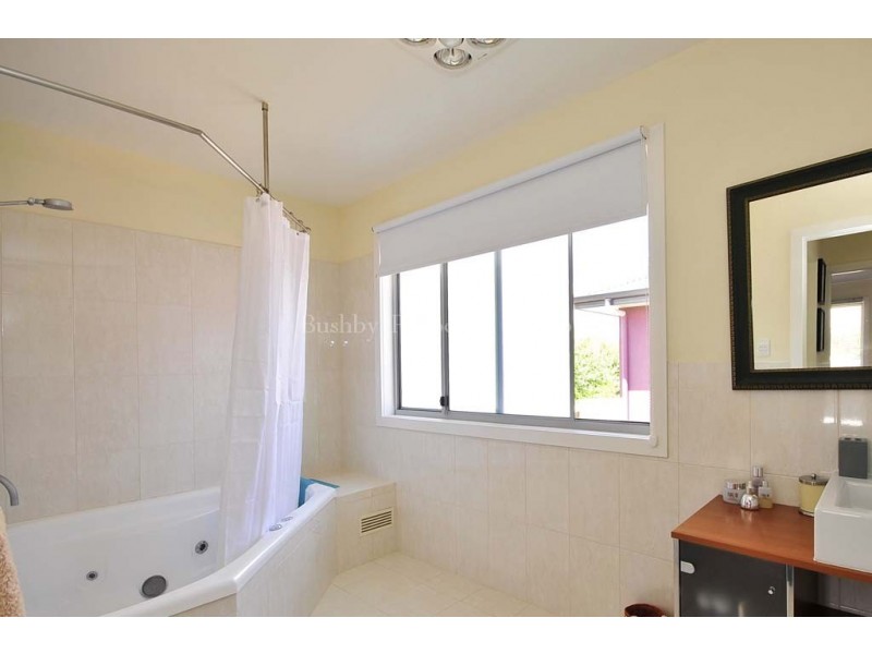 1 & 2/15 Rothesay Close, Newnham TAS 7248
