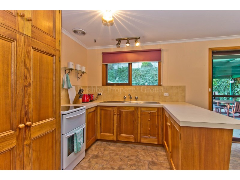 25 Parklands Parade, Newnham TAS 7248