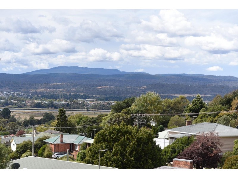 2/7 Chevron Place, Riverside TAS 7250