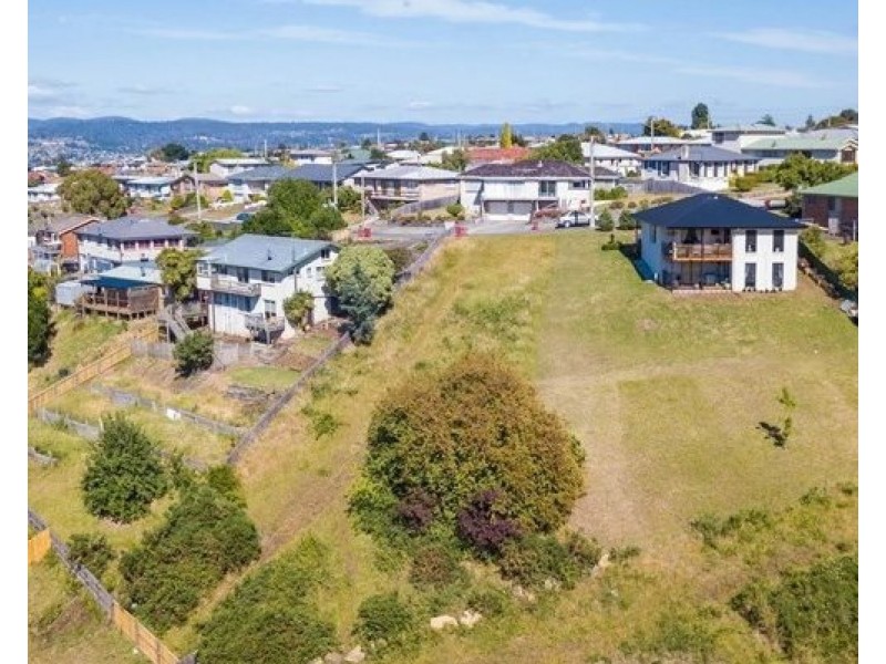 44 Crandon Crescent, Newnham TAS 7248