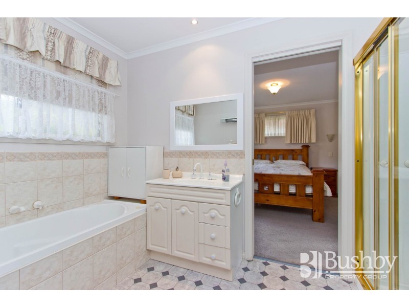 1/2 Carrera Place, Norwood TAS 7250