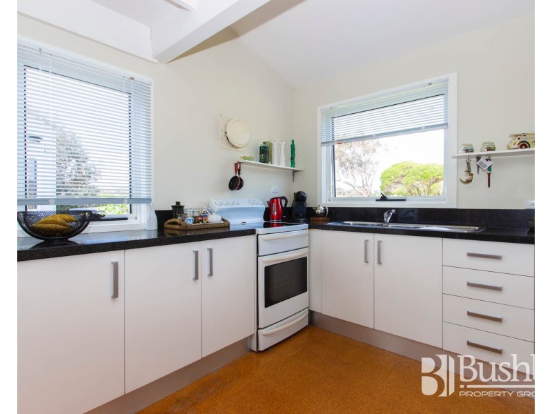 34 Gunn Parade, Low Head TAS 7253