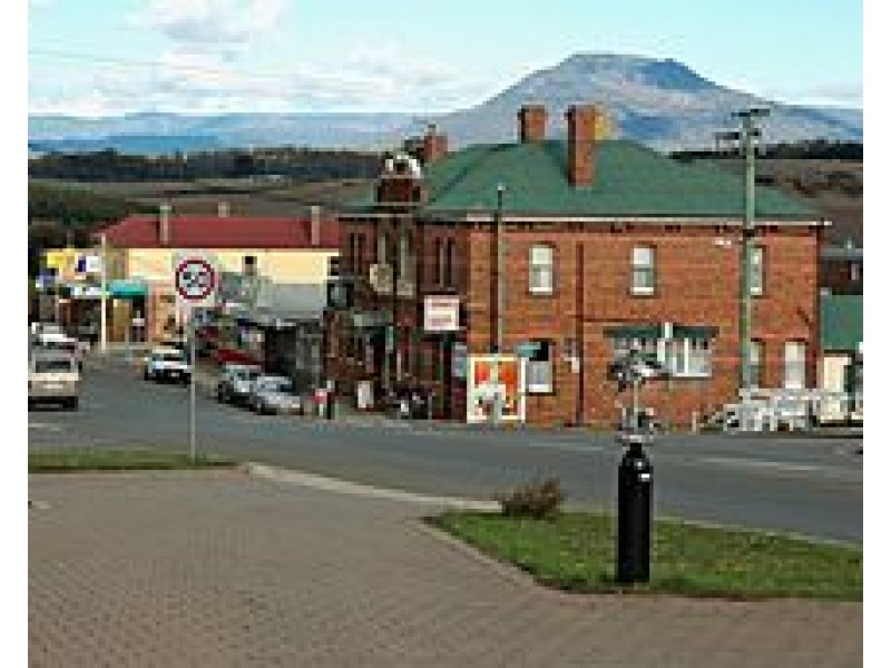 33-35 Emu Bay Road, Deloraine TAS 7304