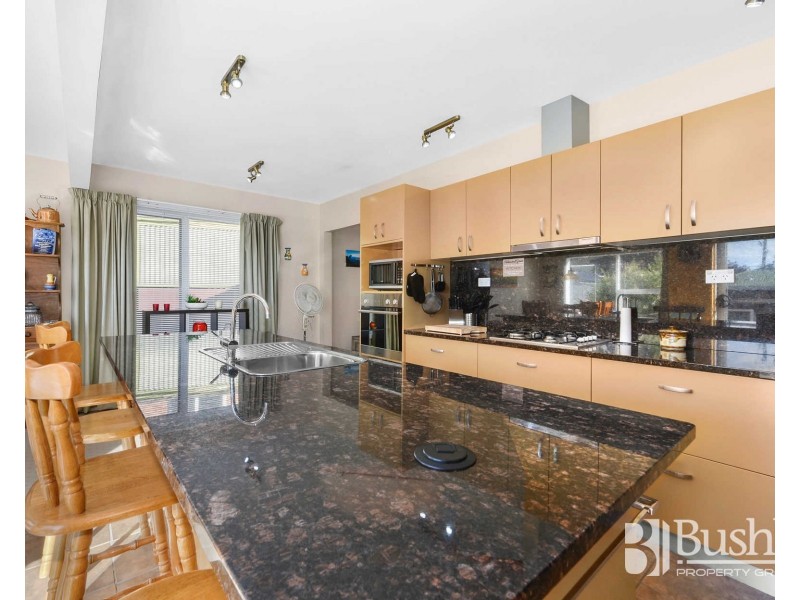 25 Helenwood Grove, Newnham TAS 7248