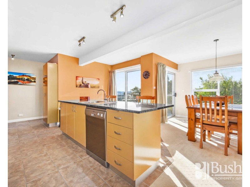 25 Helenwood Grove, Newnham TAS 7248