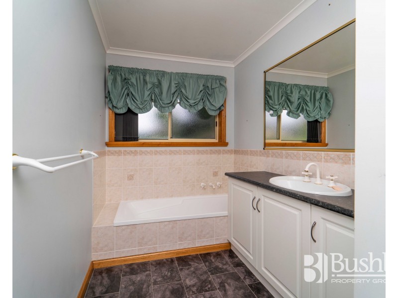 39 Rothesay Close, Newnham TAS 7248