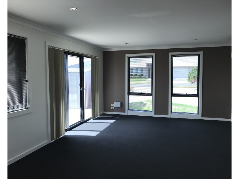 1/26 Bartlett Grove, Newnham TAS 7248