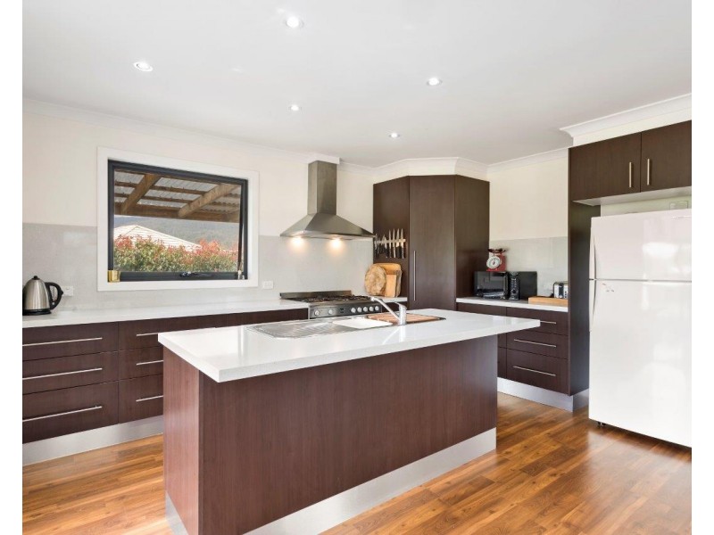 18 Charob Avenue, Lilydale TAS 7268