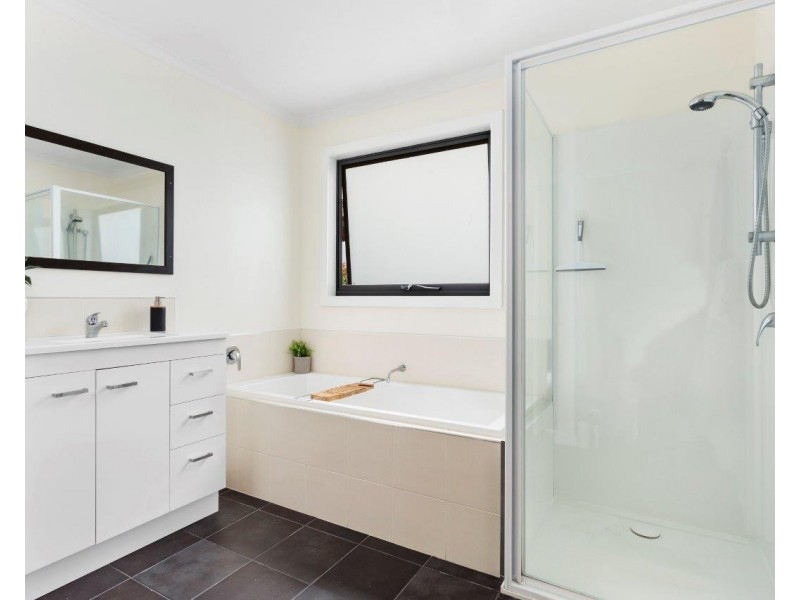 18 Charob Avenue, Lilydale TAS 7268