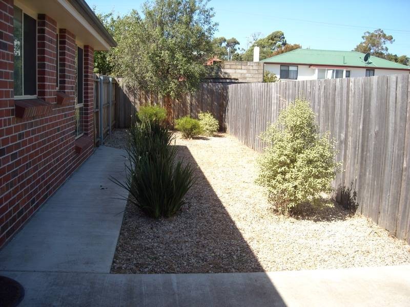 3/3 Bethune PLACE, Newnham TAS 7248