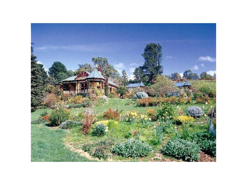 77 Flinders Street – Wonderful River and Mountain Views, Beauty Point TAS 7270