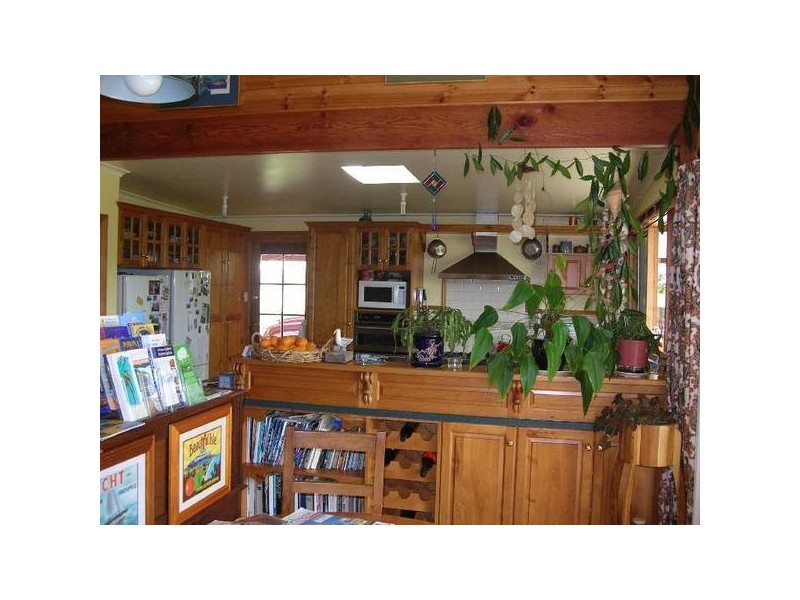 77 Flinders Str.
Wonderful River and Mountain Views, Beauty Point TAS 7270
