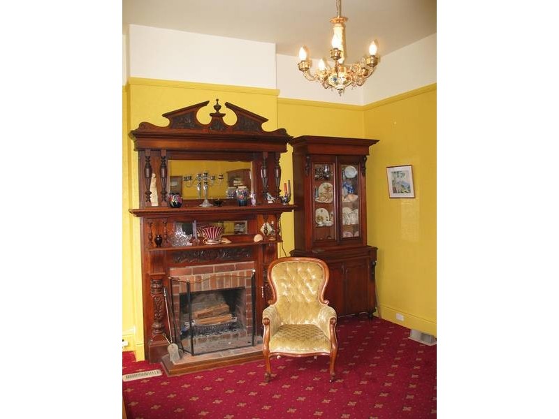 77 Flinders Str.
Wonderful River and Mountain Views, Beauty Point TAS 7270