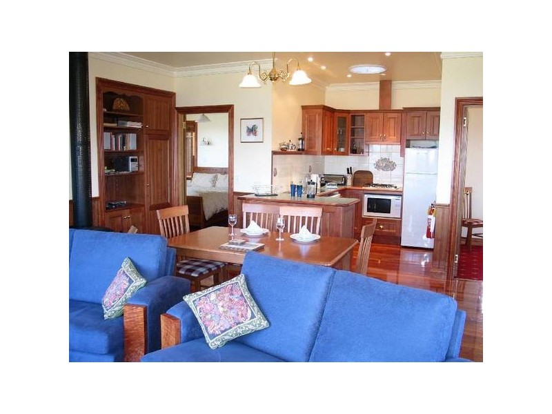 77 Flinders Str.
Wonderful River and Mountain Views, Beauty Point TAS 7270