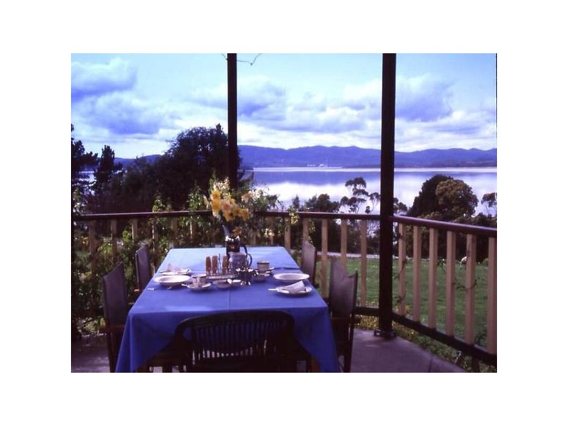 77 Flinders Str.
Wonderful River and Mountain Views, Beauty Point TAS 7270