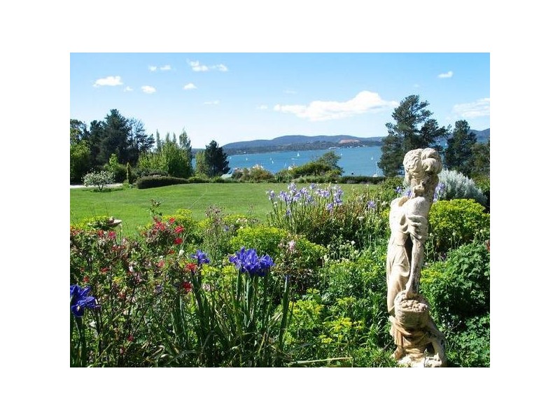 77 Flinders Str.
Wonderful River and Mountain Views, Beauty Point TAS 7270