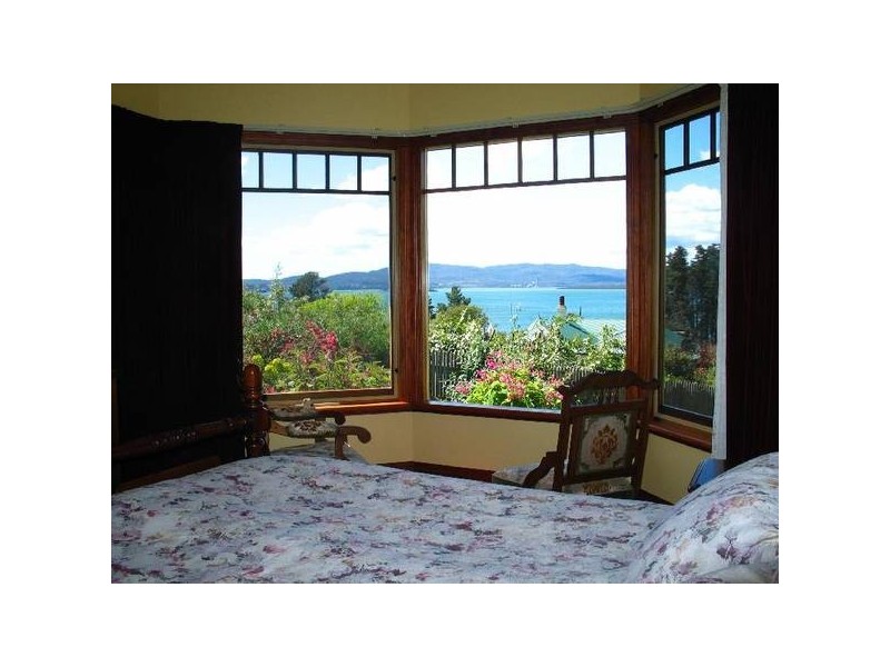 77 Flinders St. Wonderful River and Mountain Views, Beauty Point TAS 7270