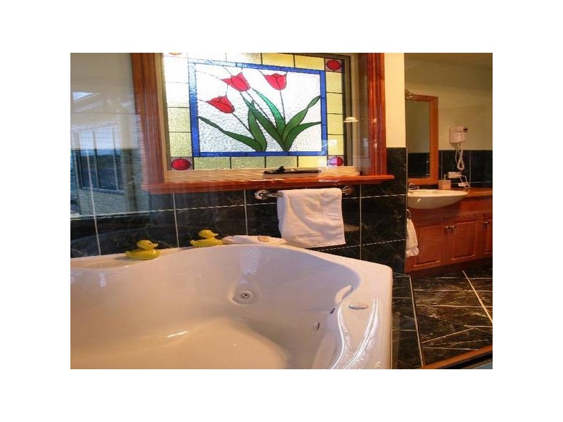 77 Flinders St. Wonderful River and Mountain Views, Beauty Point TAS 7270