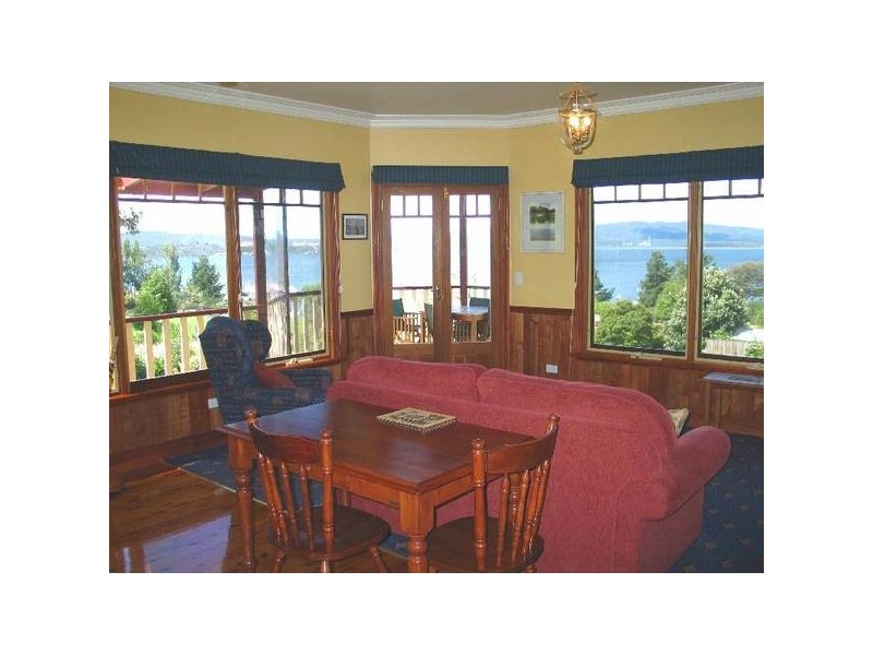 77. Flinders Street. Wonderful River and Mountain Views, Beauty Point TAS 7270