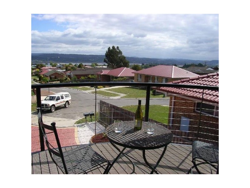 1/15. Rothesay Close, Newnham TAS 7248