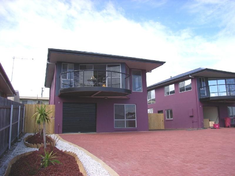 1/15 Rothesay Close, Newnham TAS 7248