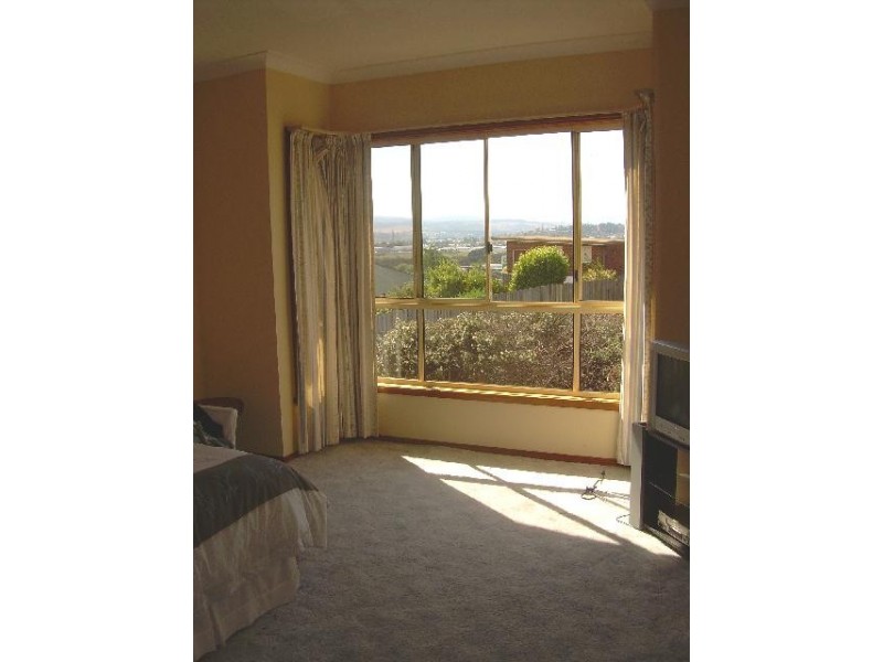 2/16a Cooper Street, Riverside TAS 7250