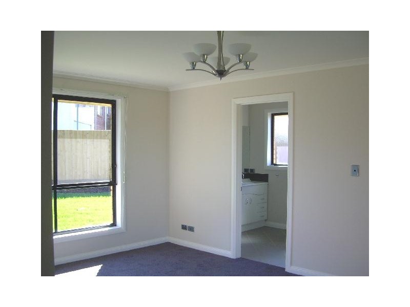 6 Grange Court, Newnham TAS 7248