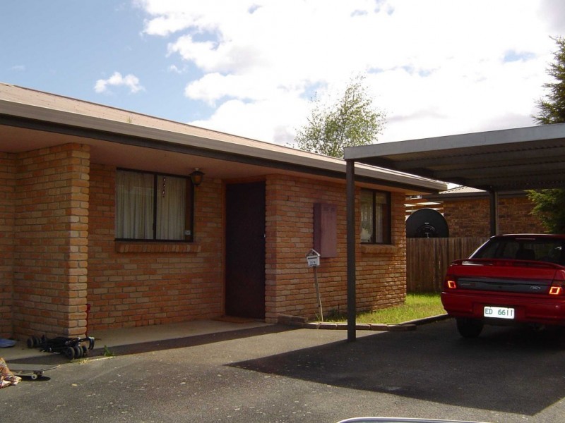 2/9 Newnham Close, Newnham TAS 7248