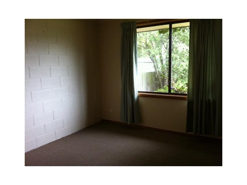 2/9 Newnham Close, Newnham TAS 7248