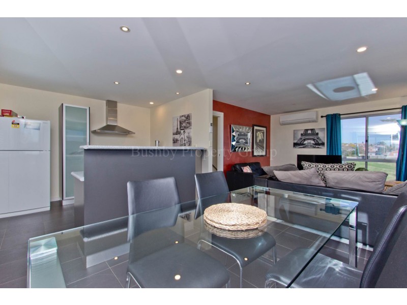 2/15 Rothesay Close, Newnham TAS 7248