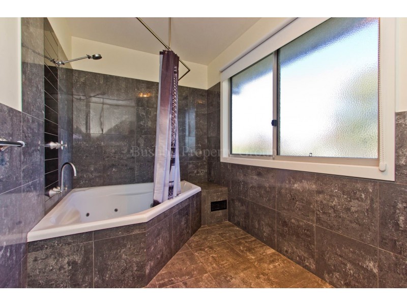2/15 Rothesay Close, Newnham TAS 7248
