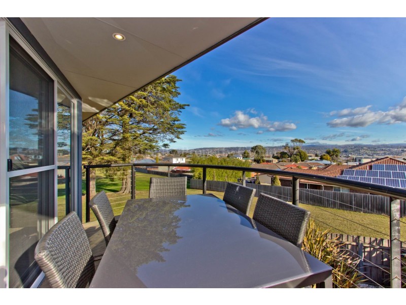 2/15 Rothesay Close, Newnham TAS 7248
