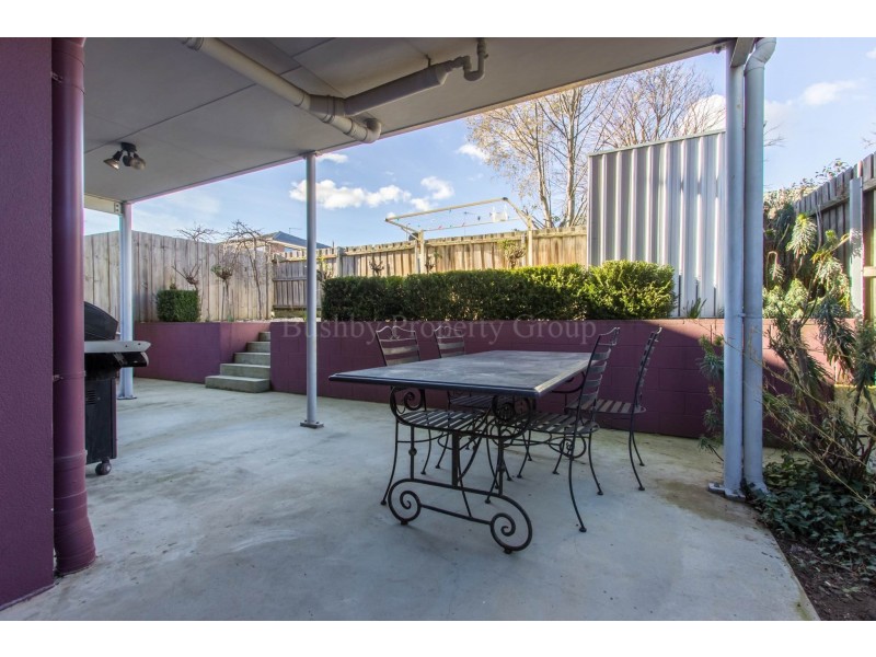 2/15 Rothesay Close, Newnham TAS 7248