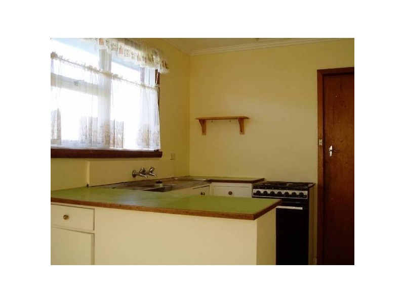 Julie. Crescent, Newnham TAS 7248