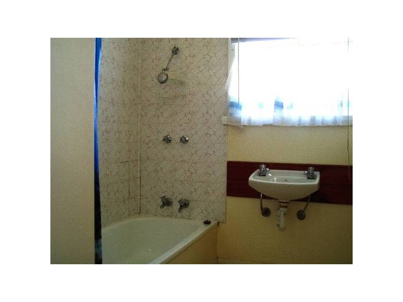 Julie. Crescent, Newnham TAS 7248