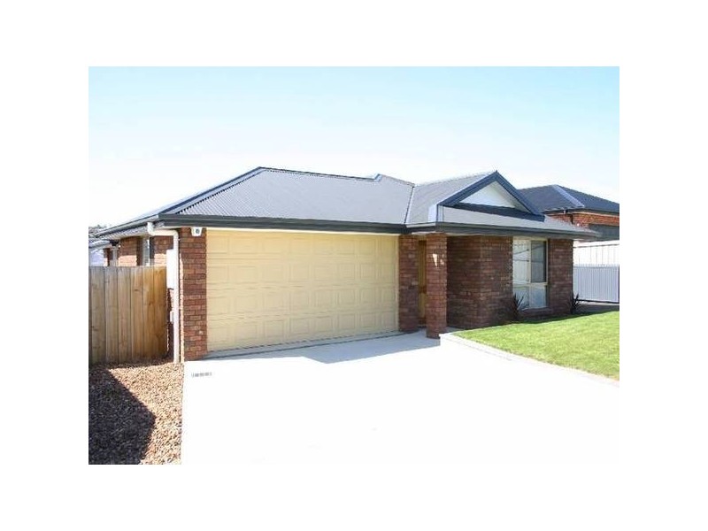 14 Bartlett Grove, Newnham TAS 7248