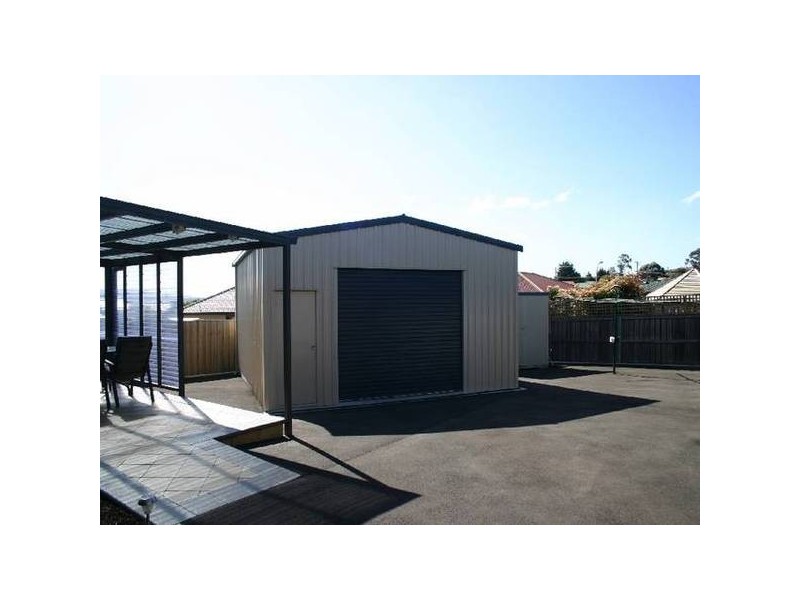 14 Bartlett Grove, Newnham TAS 7248