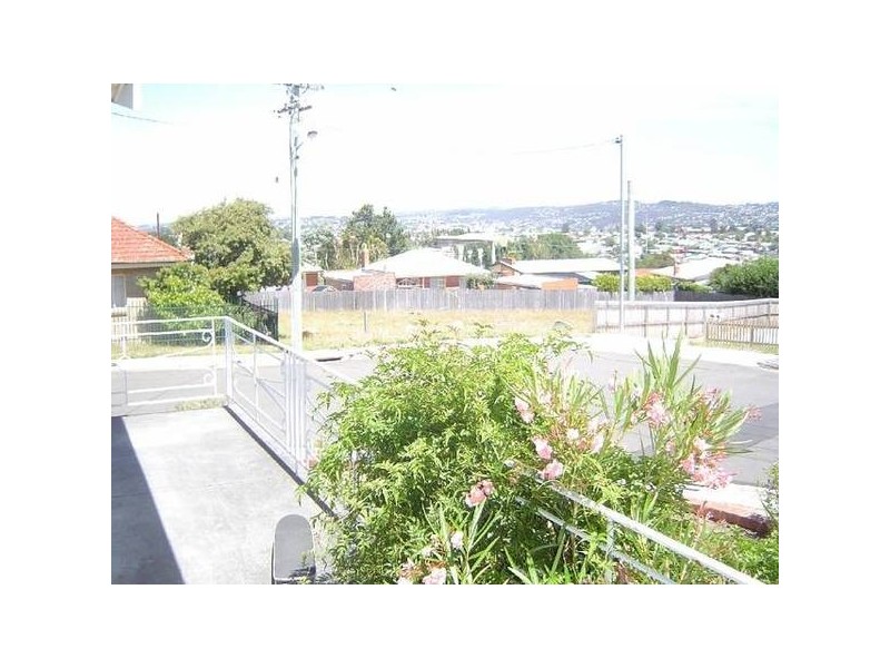 1 Crestview Court, Newnham TAS 7248