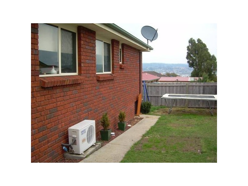 1/11 Rothesay Close, Newnham TAS 7248