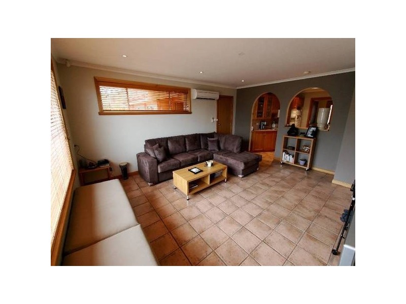 6 Snow Street, Newnham TAS 7248