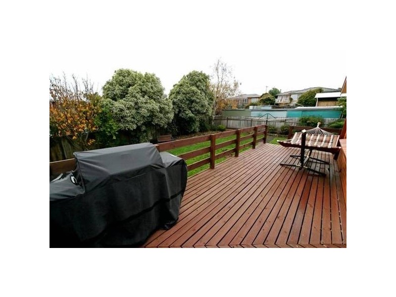 6 Snow Street, Newnham TAS 7248
