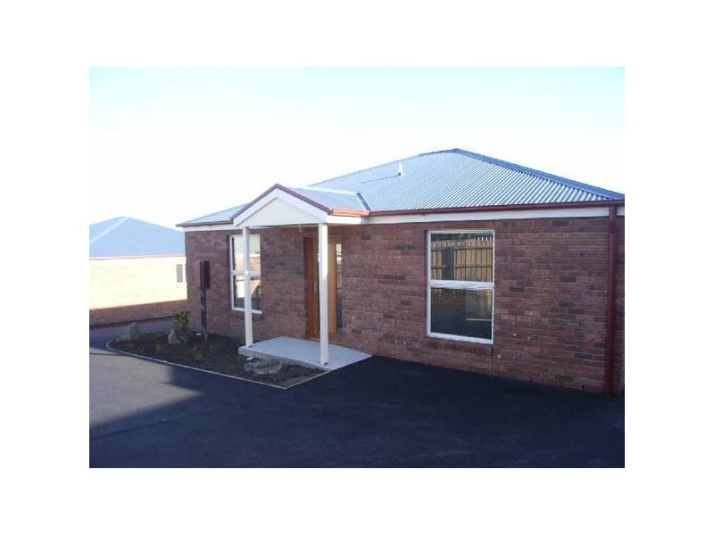 2/9 Kertch Road, St Leonards TAS 7250